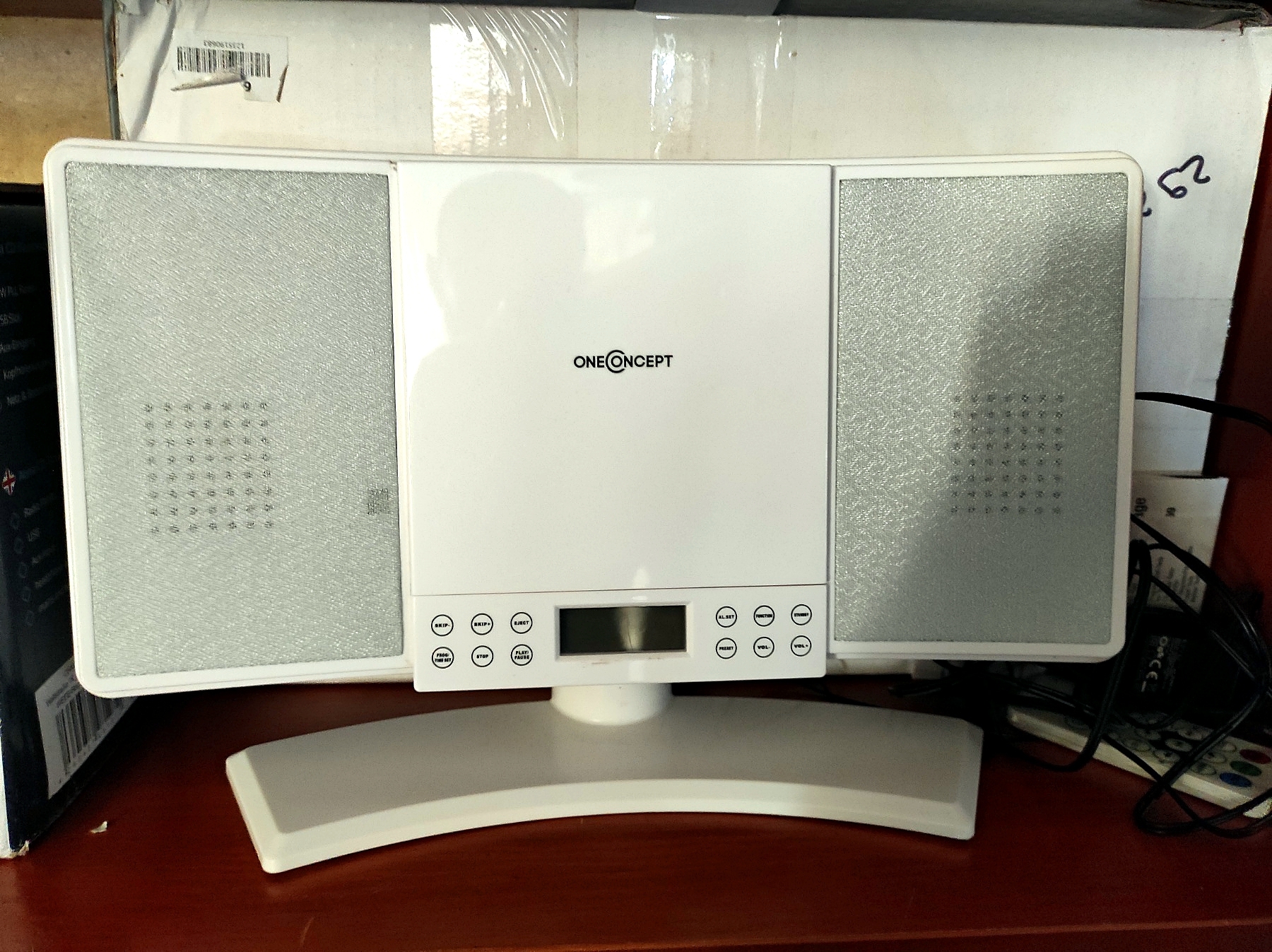Вертикальная стереосистема ONEconcept V-14 (White) fm,cd,mp3,aux.