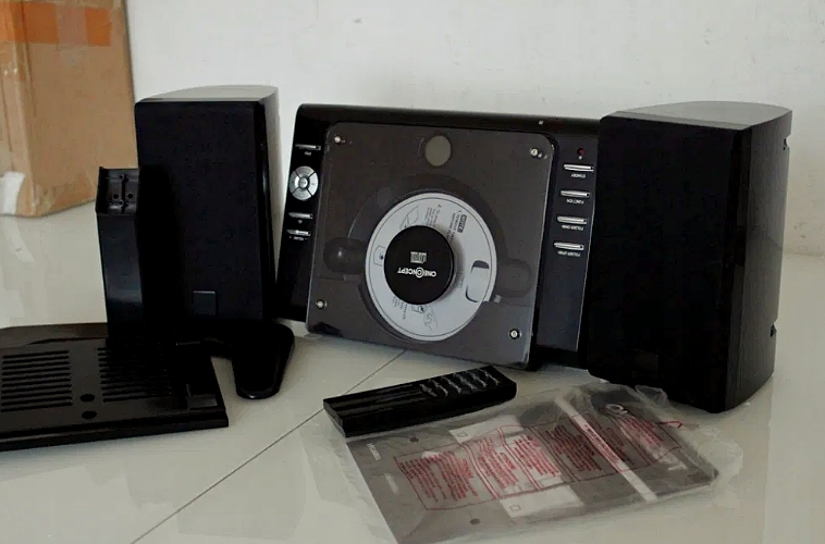 Вертикальный стереопроигрыватель oneConcept Vertical 70 (CD,USB,MP3,AUX) Black