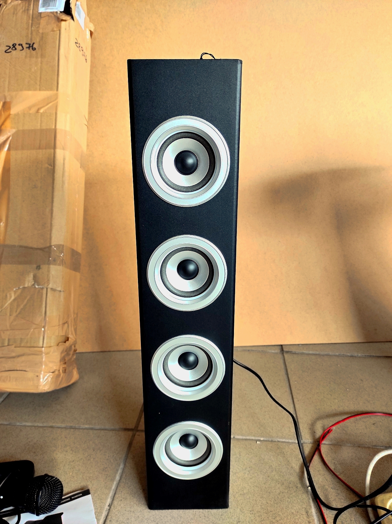 Активная караоке-колонка Black Auna Karaboom (LED,Bluetooth,USB,AUX,2-microphone)