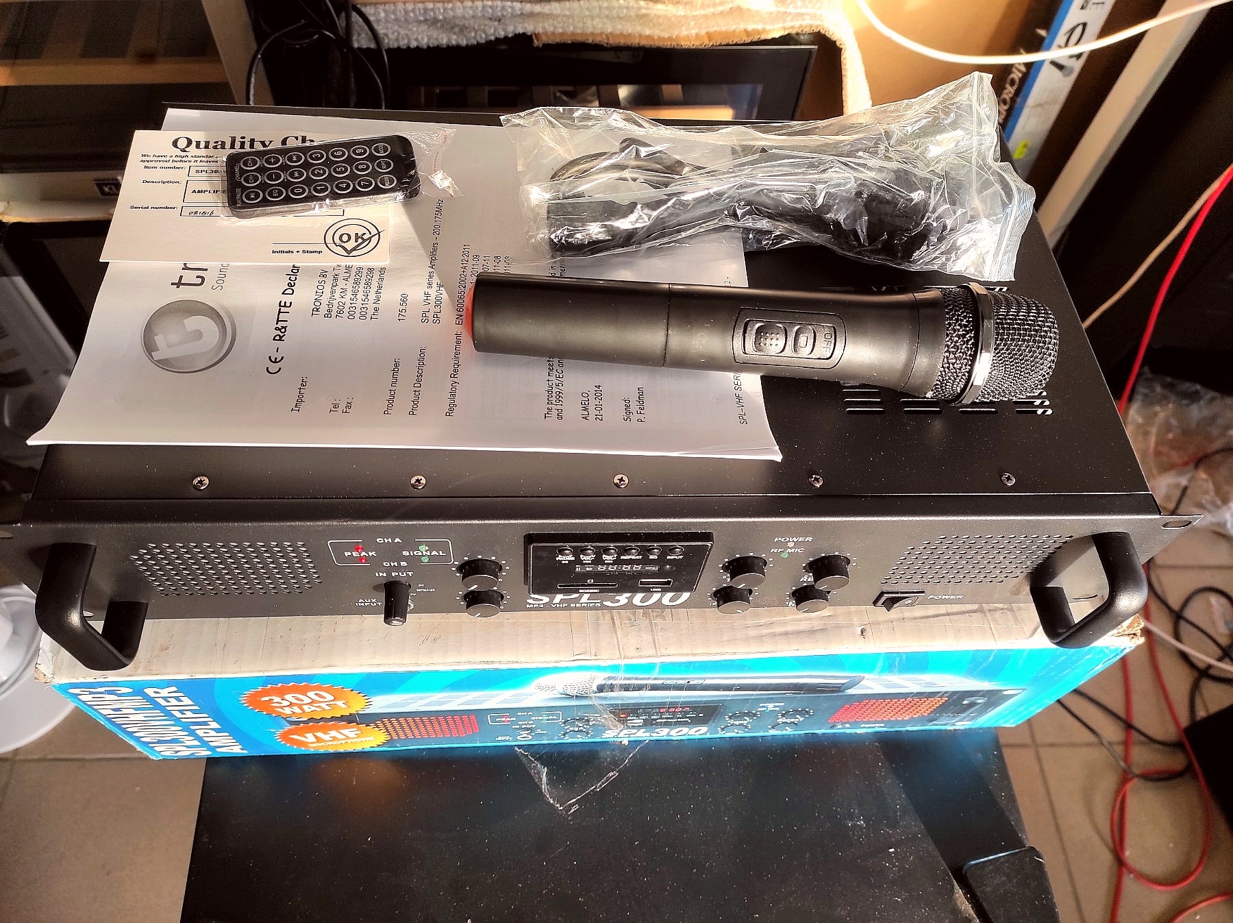 Усилитель(300Вт) Skytec SPL-300-VHF(USB,SD,FM, радиомикрофон) 