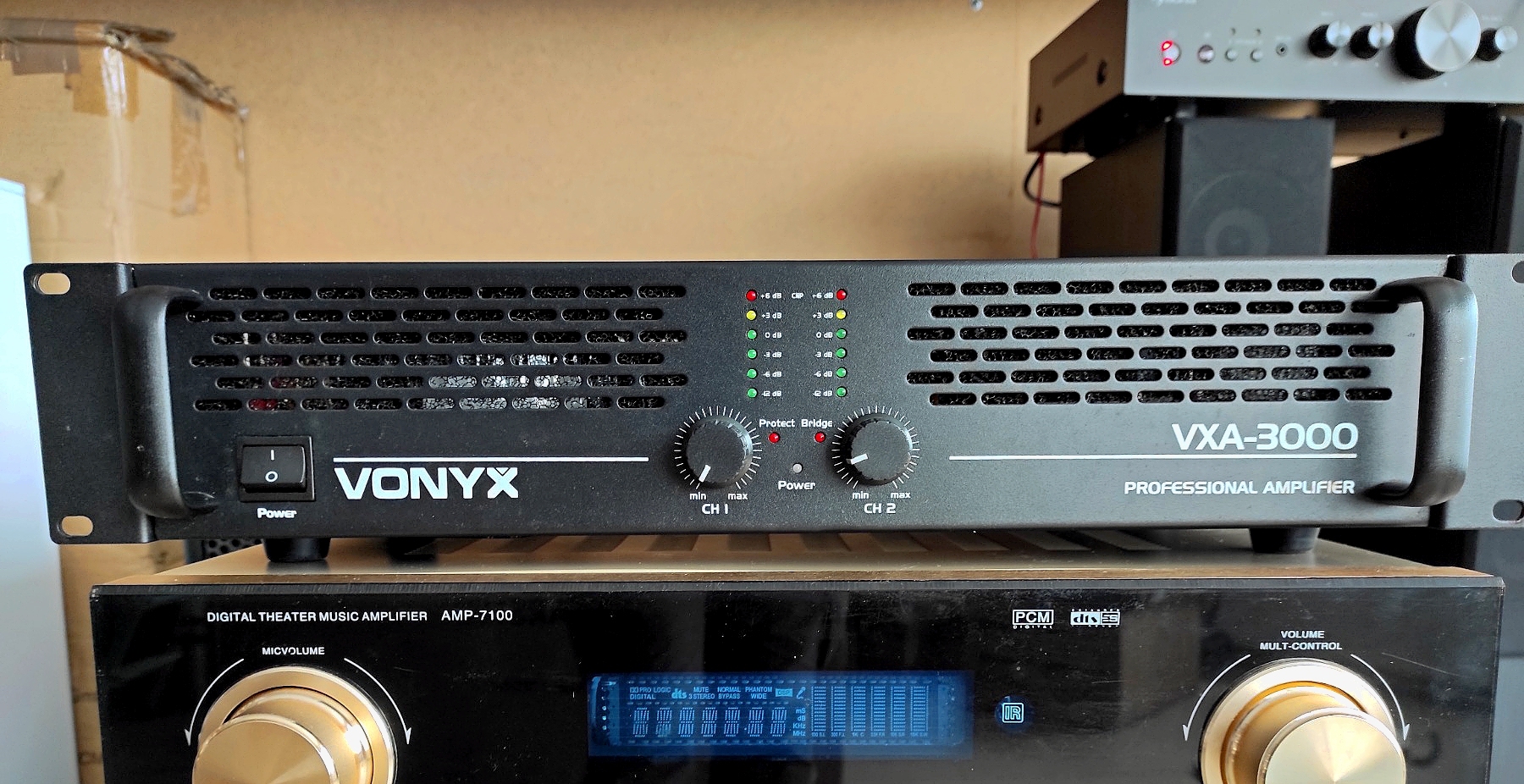 Профессиональный усилитель звука VONYX VXA-3000 (3000Вт)