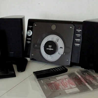 Вертикальный стереопроигрыватель oneConcept Vertical 70 (CD,USB,MP3,AUX) Black